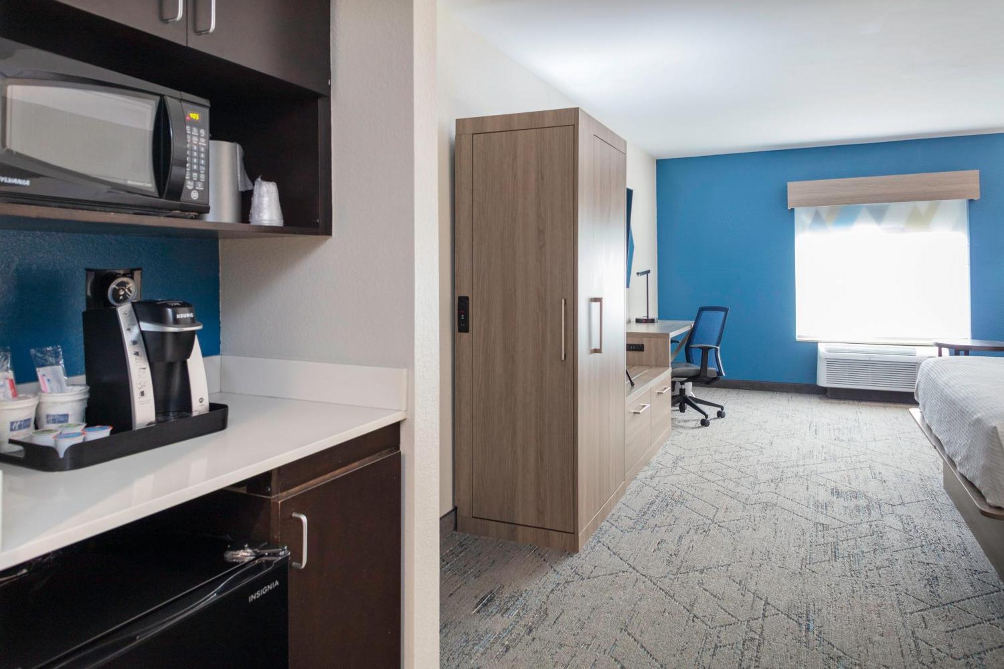 Holiday Inn Express & Suites Roanoke Rapids By Ihg Exterior photo