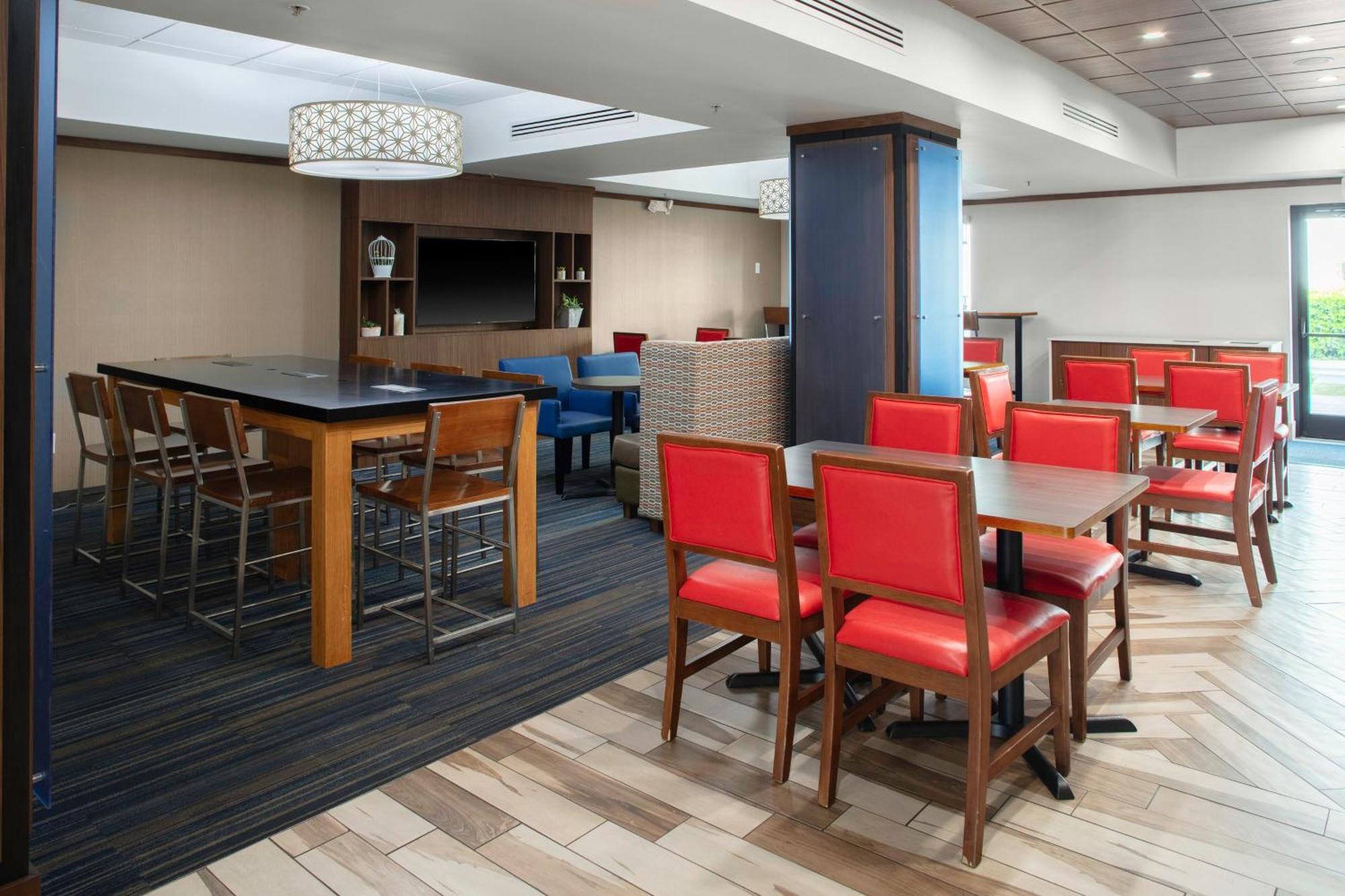 Holiday Inn Express & Suites Roanoke Rapids By Ihg Exterior photo