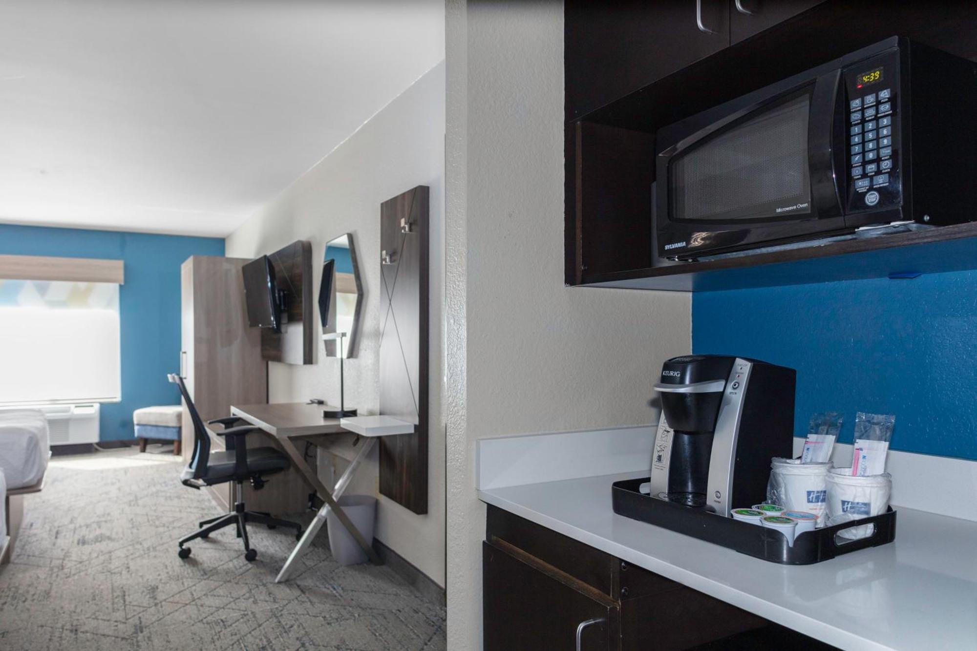 Holiday Inn Express & Suites Roanoke Rapids By Ihg Exterior photo