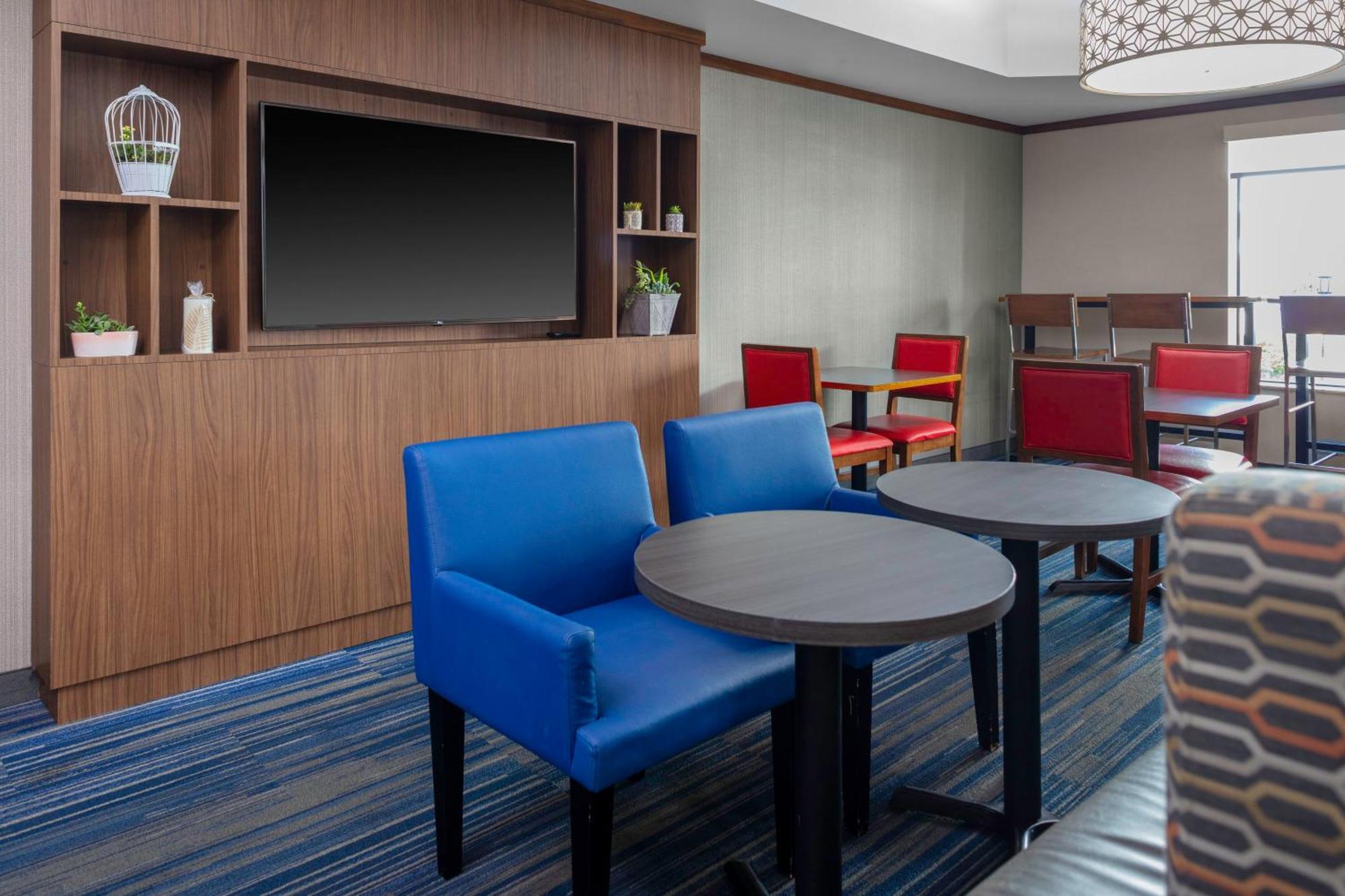Holiday Inn Express & Suites Roanoke Rapids By Ihg Exterior photo