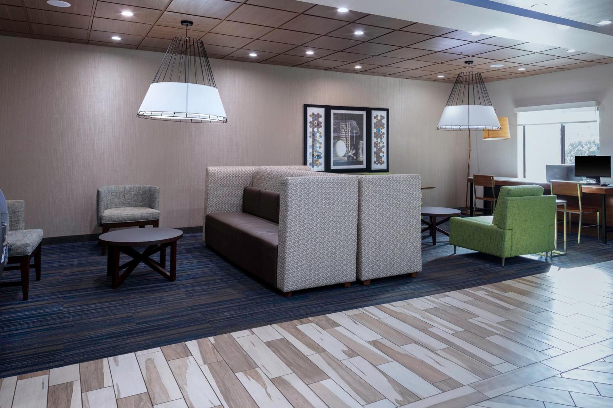 Holiday Inn Express & Suites Roanoke Rapids By Ihg Exterior photo