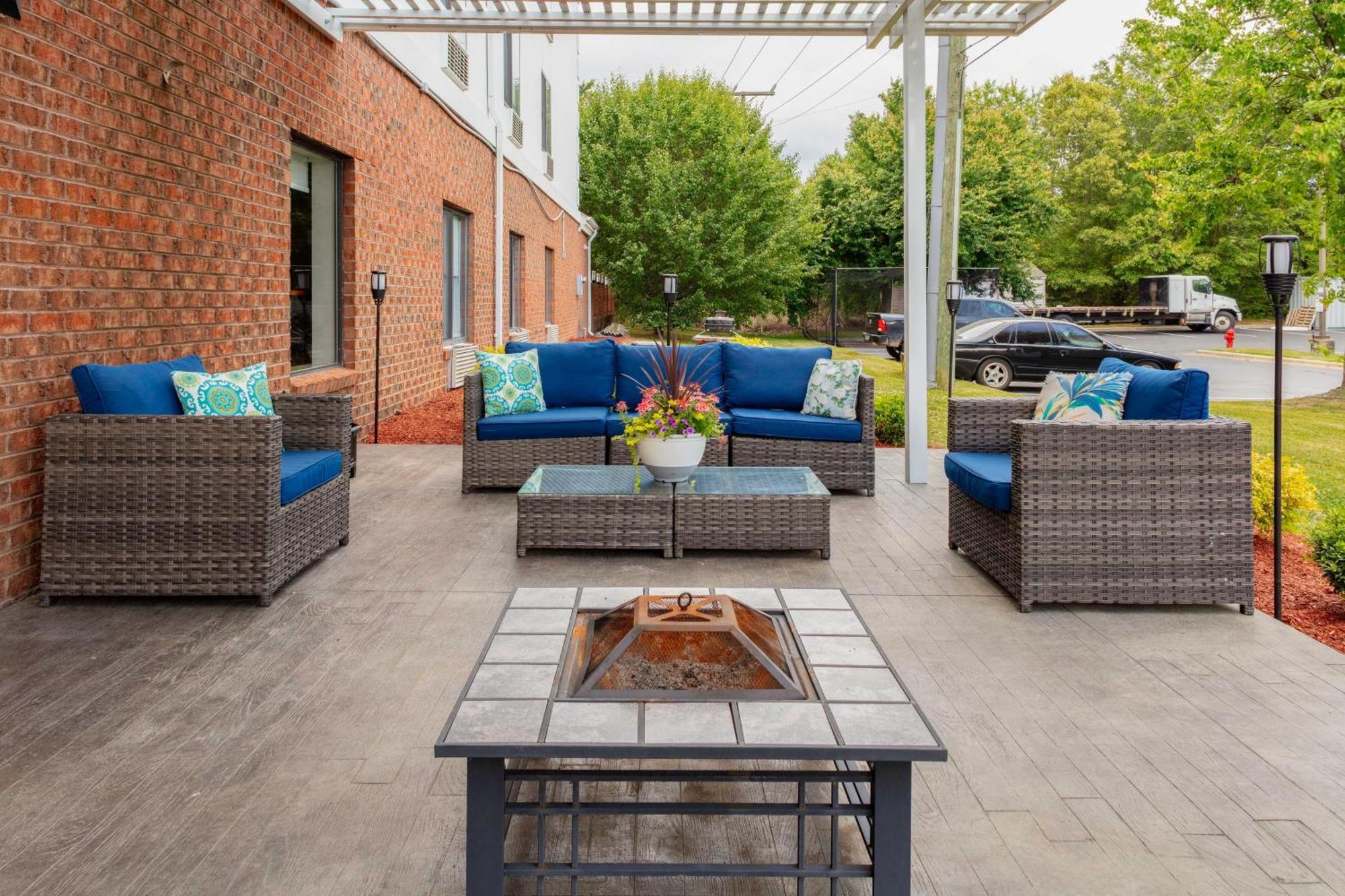 Holiday Inn Express & Suites Roanoke Rapids By Ihg Exterior photo