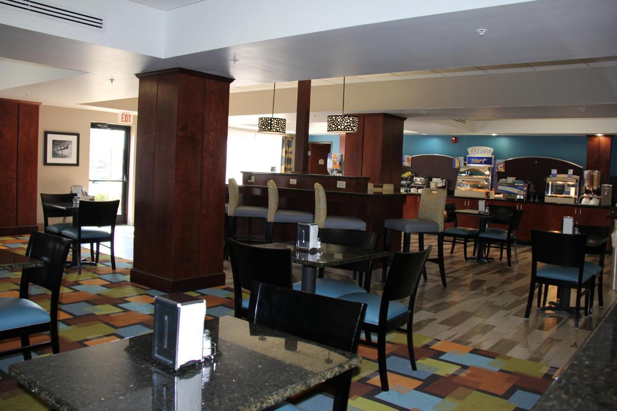 Holiday Inn Express & Suites Roanoke Rapids By Ihg Exterior photo