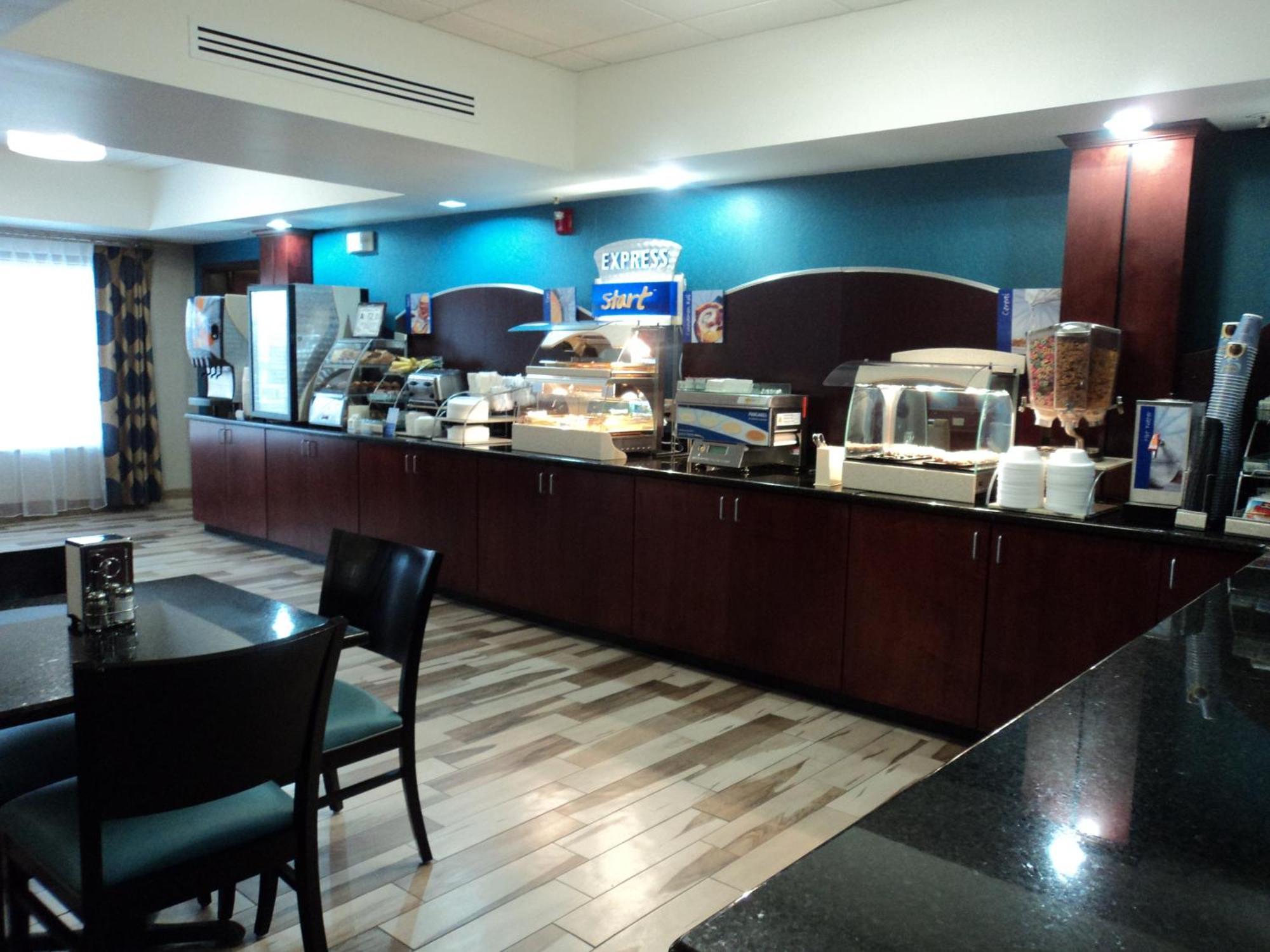 Holiday Inn Express & Suites Roanoke Rapids By Ihg Exterior photo