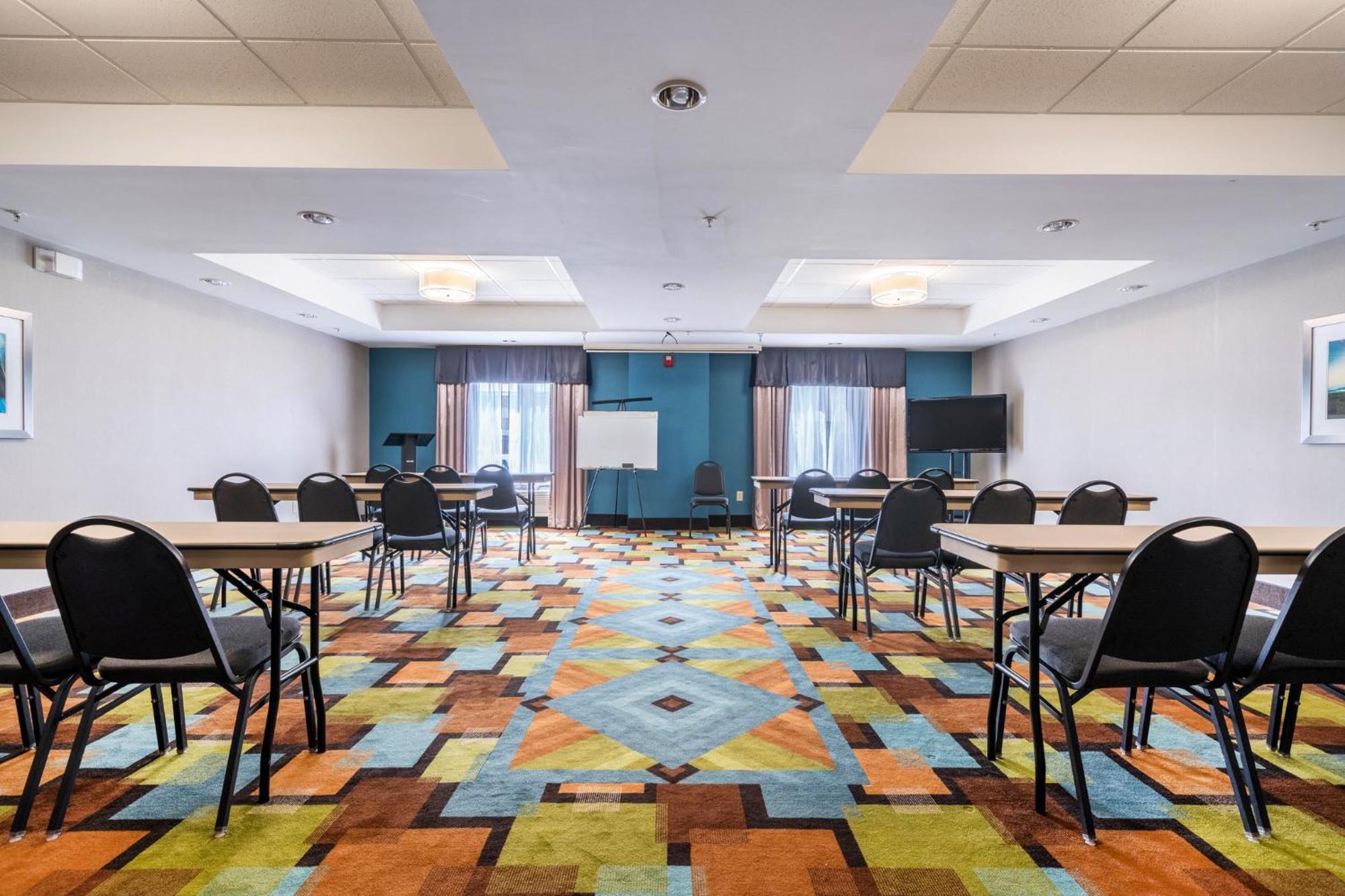 Holiday Inn Express & Suites Roanoke Rapids By Ihg Exterior photo