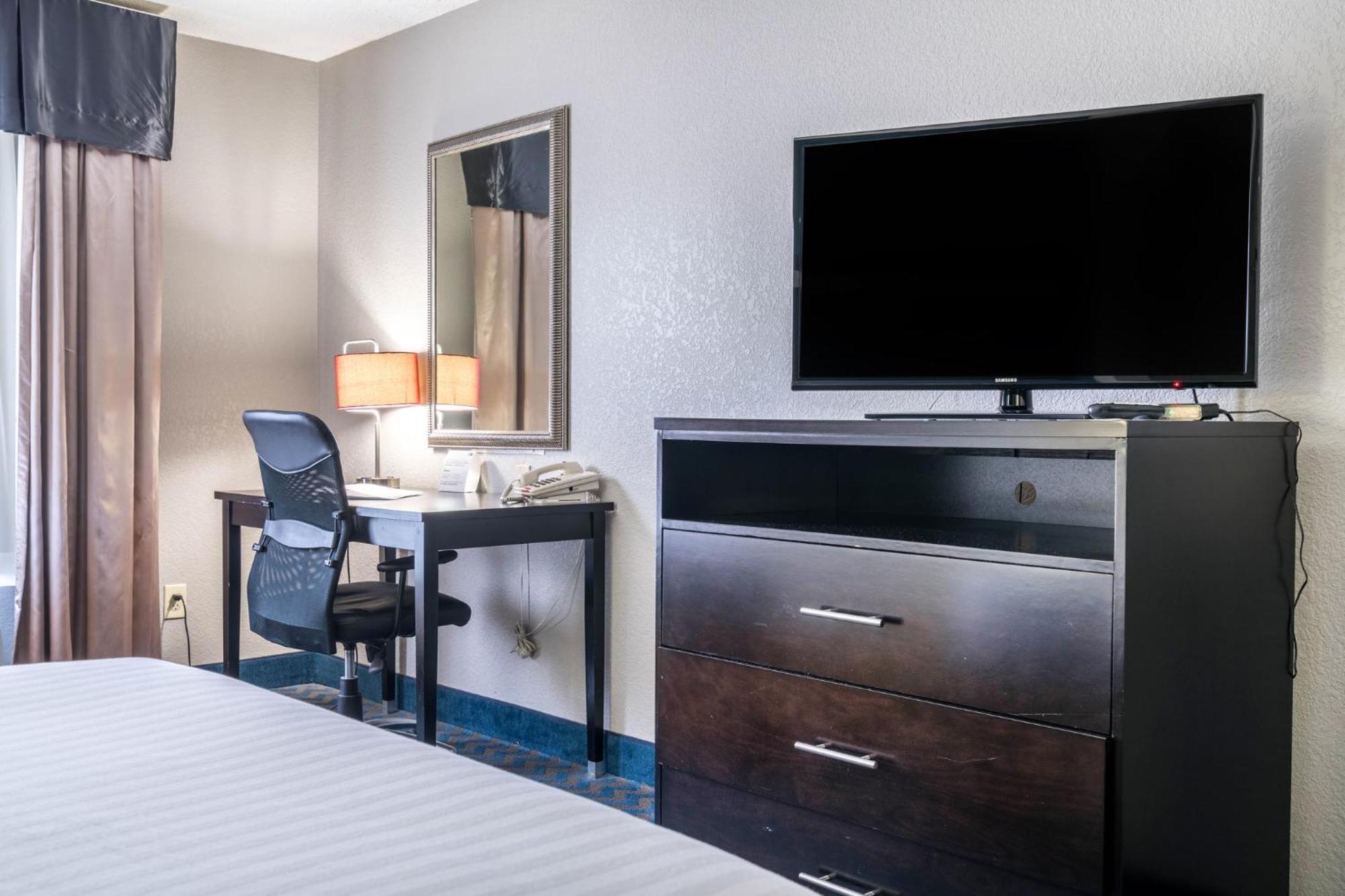 Holiday Inn Express & Suites Roanoke Rapids By Ihg Exterior photo