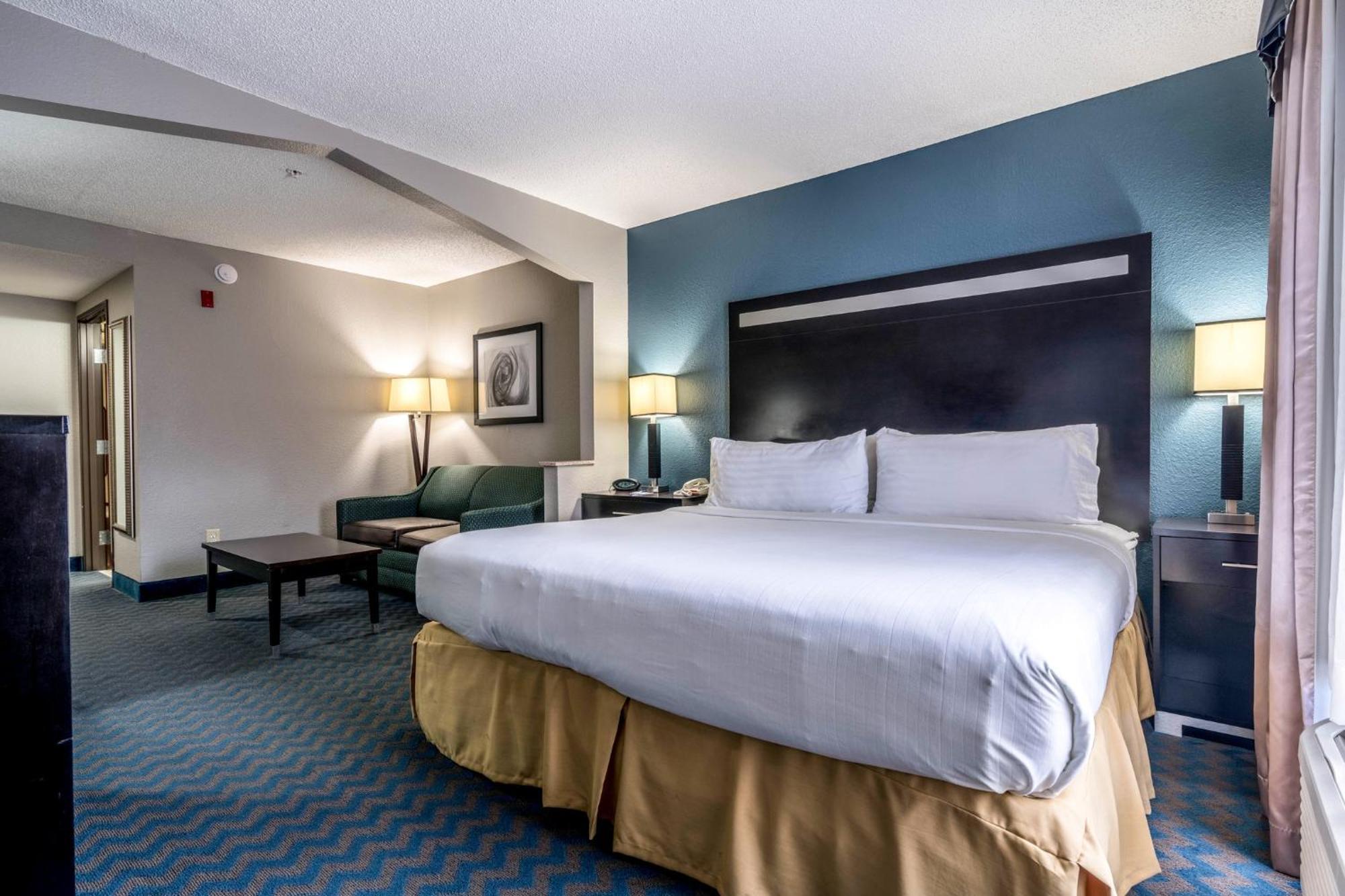Holiday Inn Express & Suites Roanoke Rapids By Ihg Exterior photo