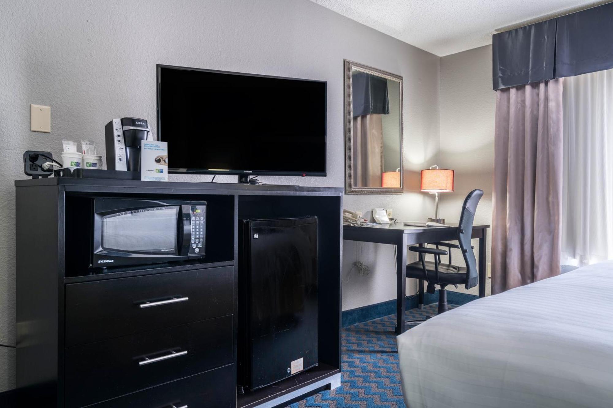 Holiday Inn Express & Suites Roanoke Rapids By Ihg Exterior photo