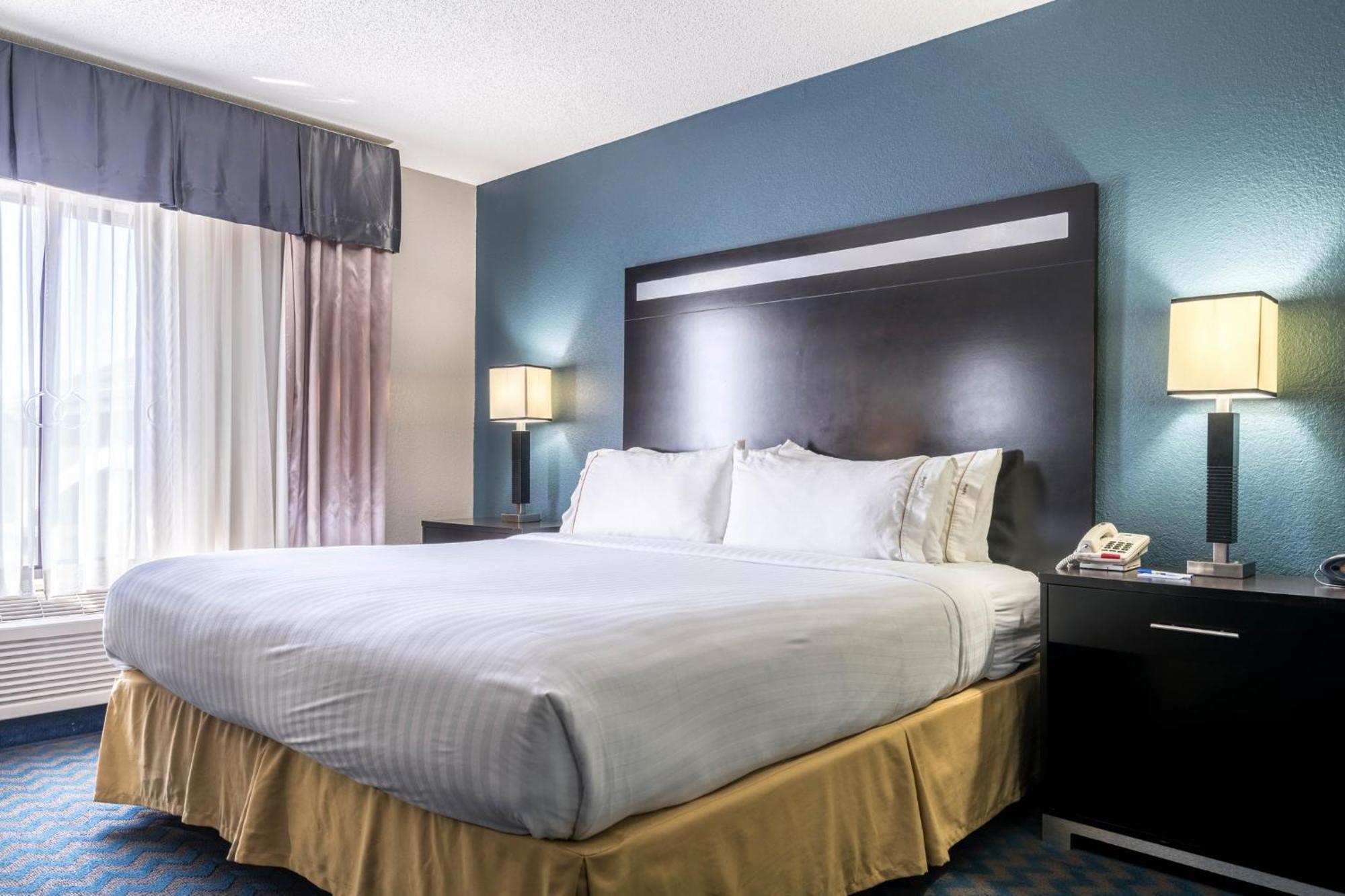 Holiday Inn Express & Suites Roanoke Rapids By Ihg Exterior photo