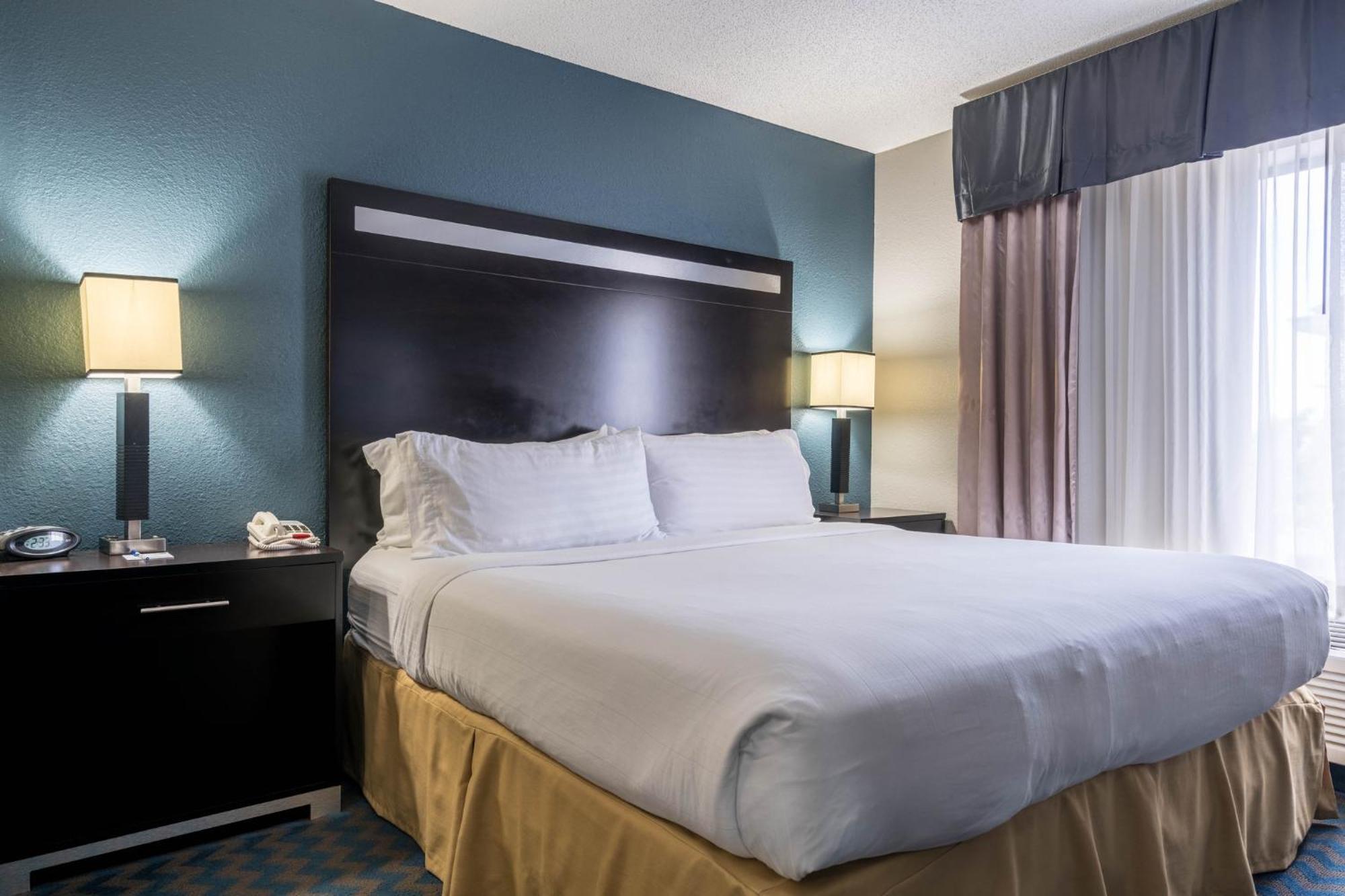 Holiday Inn Express & Suites Roanoke Rapids By Ihg Exterior photo
